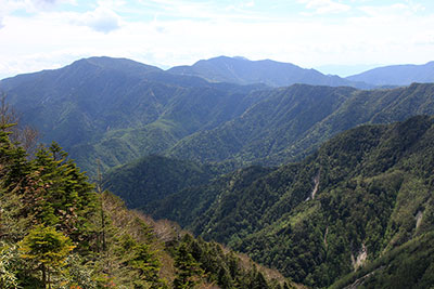 国師ヶ岳と金峰山の写真