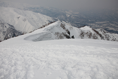 小遠見山から見た下部の尾根の写真