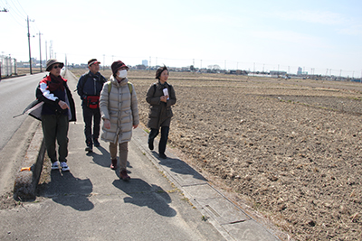 増林のたんぼ地帯を歩いている写真