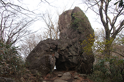 裏側から見た北斗岩の写真
