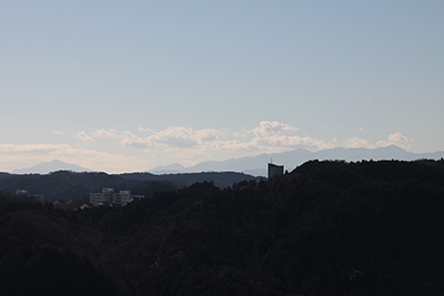 天覧山から見た丹沢山塊の写真