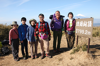玄岳山頂での集合写真