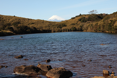 氷ヶ池と富士山の写真