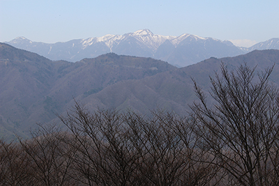 夕日岳山頂から見た日光白根山の写真