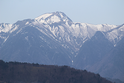 日光白根山のアップの写真