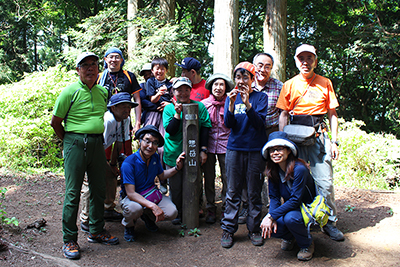 惣岳山山頂での集合写真
