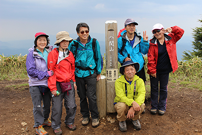 八間山山頂での集合写真