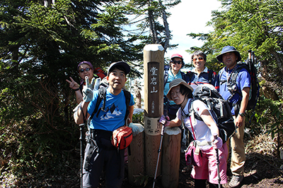 堂岩山山頂での集合写真