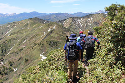 白砂山山頂から下山を開始した写真