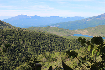 浅間山・籠ノ登山・湯ノ丸山・四阿山と野反湖の写真