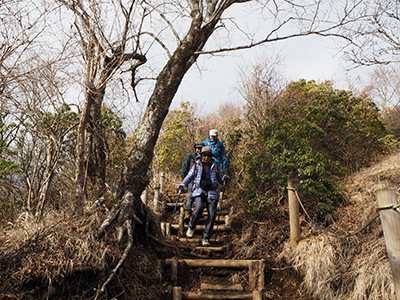 山頂から下り始めた写真