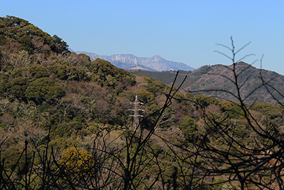 山の間から見えた天城山方面の写真