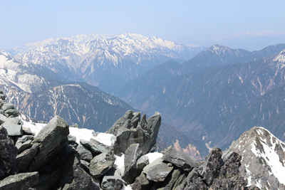 槍ヶ岳山頂から見た後立山方面の写真