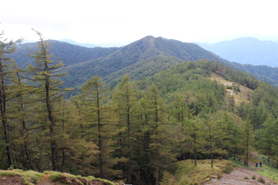 石尾根上から見た七ッ石山の写真