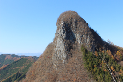 東岳最初の好展望のところから見た西岳の写真