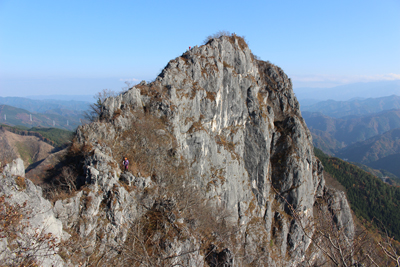 3峰付近から見た西岳2峰の写真