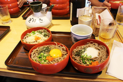 出雲大社前の食堂で食べた割子ぞばの写真