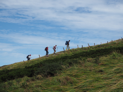 Iさんが撮影した夏山登山道に戻る道を登っている写真