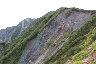 山頂直下から見た大山北壁の写真