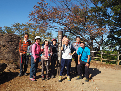 日ノ出山山頂での集合写真