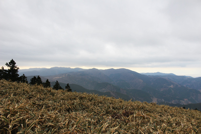 天城縦走路方面の山々の写真