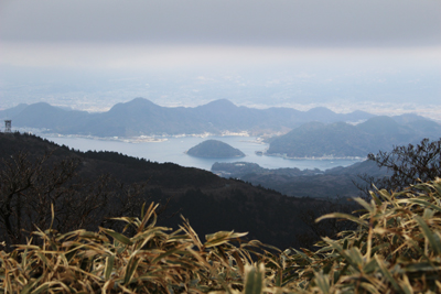内浦湾と淡島、沼津アルプスの写真