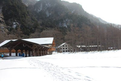 雪原となったバスターミナルの写真