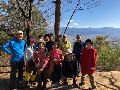 塩ノ山山頂での集合写真