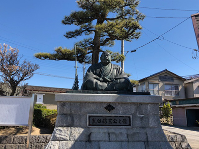 武田信玄の銅像の写真
