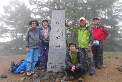 六ッ石山山頂での集合写真