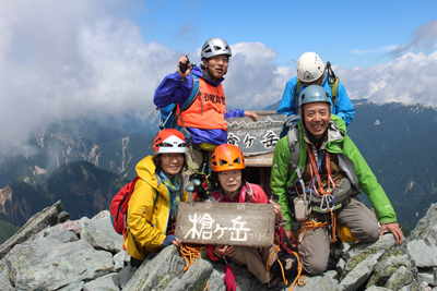 槍ヶ岳山頂での集合写真
