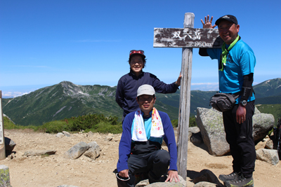 双六岳山頂での集合写真