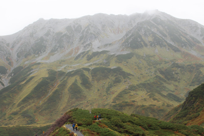 姿を現した立山三山の写真