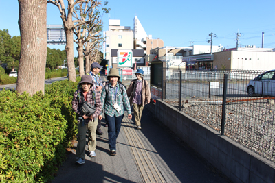 土気駅を背に歩きはじめた写真