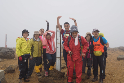 熊野岳山頂での集合写真