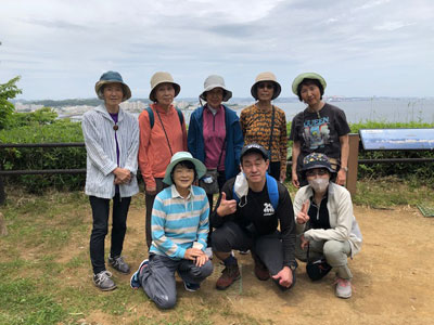 高台での集合写真