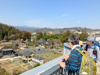 山田大橋から展望を楽しんでいる写真