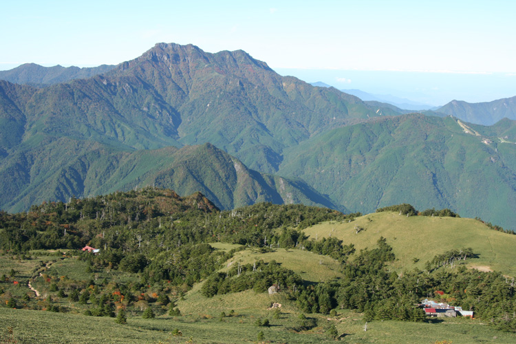 朝の石鎚山の写真