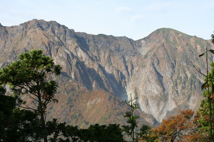 白毛門への登りで見た一の倉沢の写真
