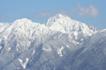 入笠山から望遠で見た赤岳と阿弥陀岳の写真へリンク