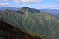 万太郎山から見た仙ノ倉山の写真にリンク